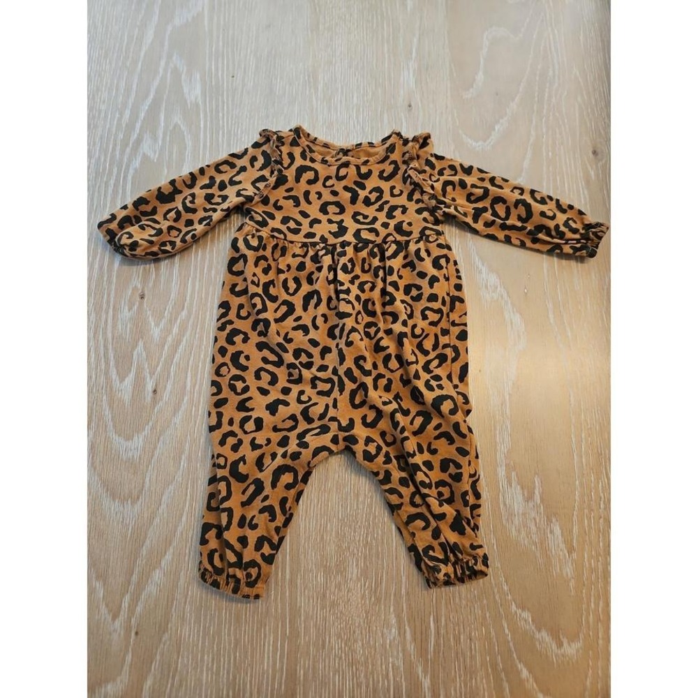 Old navy baby girl romper 3-6 mos